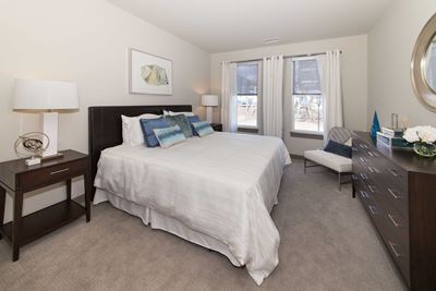 Comfortable Beautiful Bedroom at The Hntignton